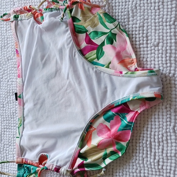 Hurley floral bikini bottom moderate coverage - Picture 6 of 11